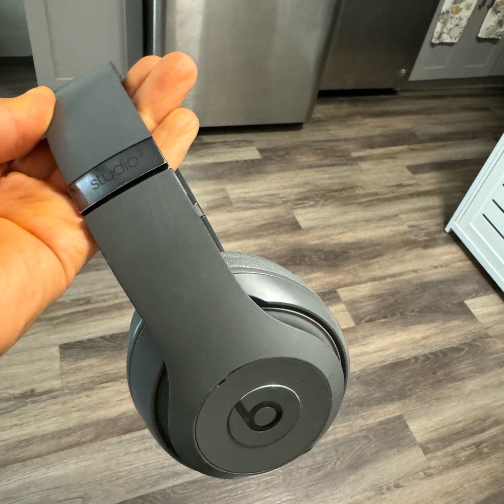 Beats Studio 3 *no case included*